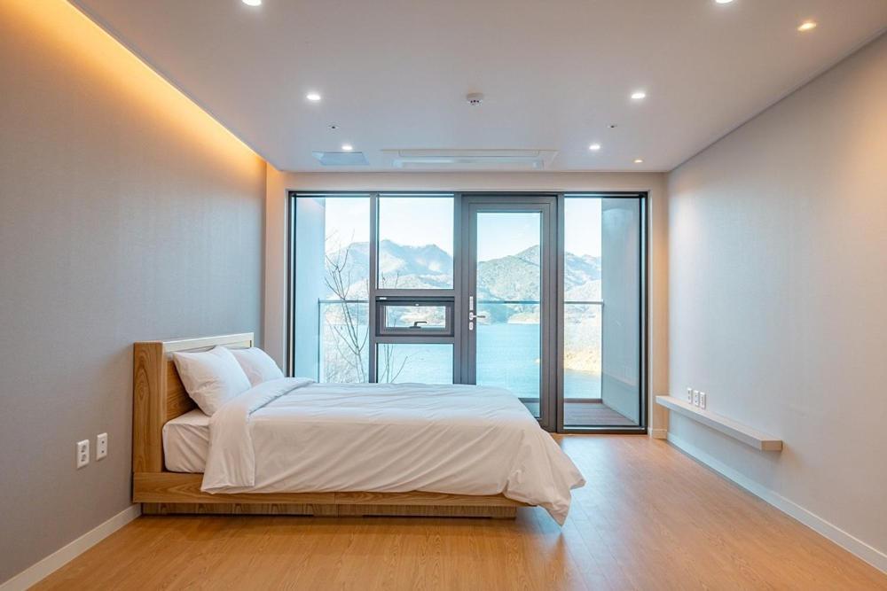 Jecheon The Shine Cheongpung Ξενοδοχείο Δωμάτιο φωτογραφία