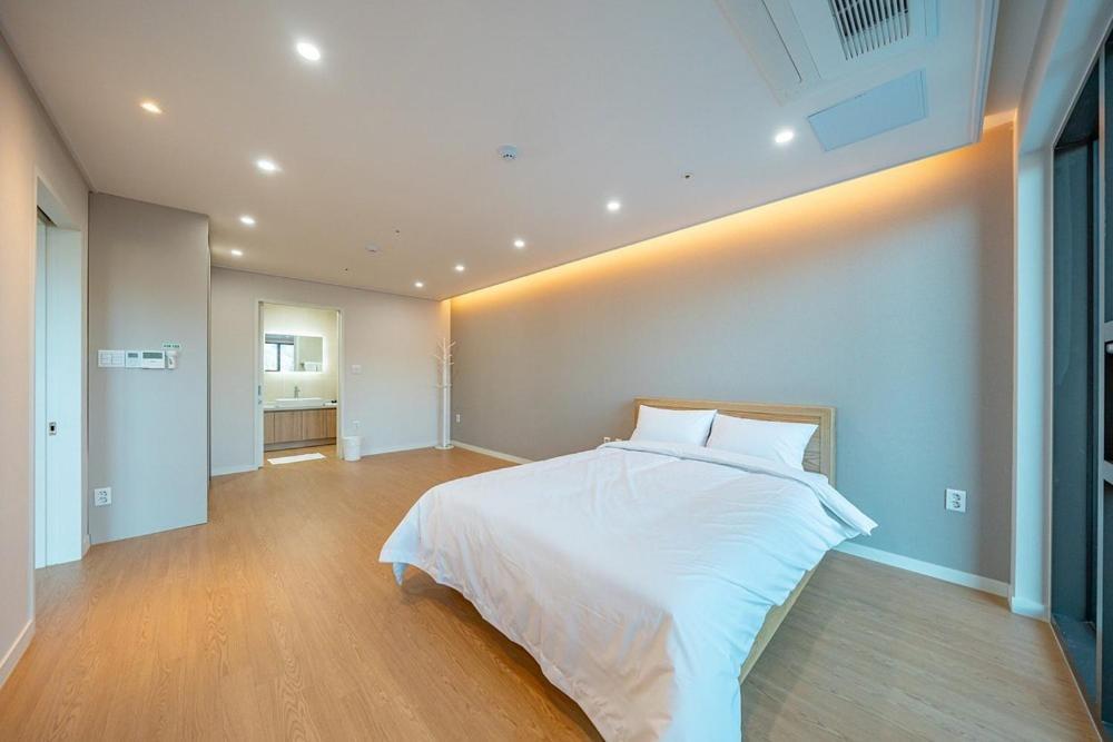 Jecheon The Shine Cheongpung Ξενοδοχείο Δωμάτιο φωτογραφία